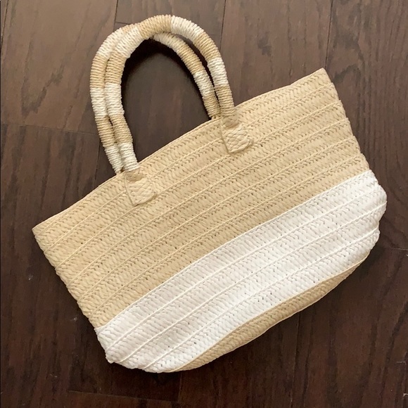 Altru straw tote with tassels - Picture 3 of 3